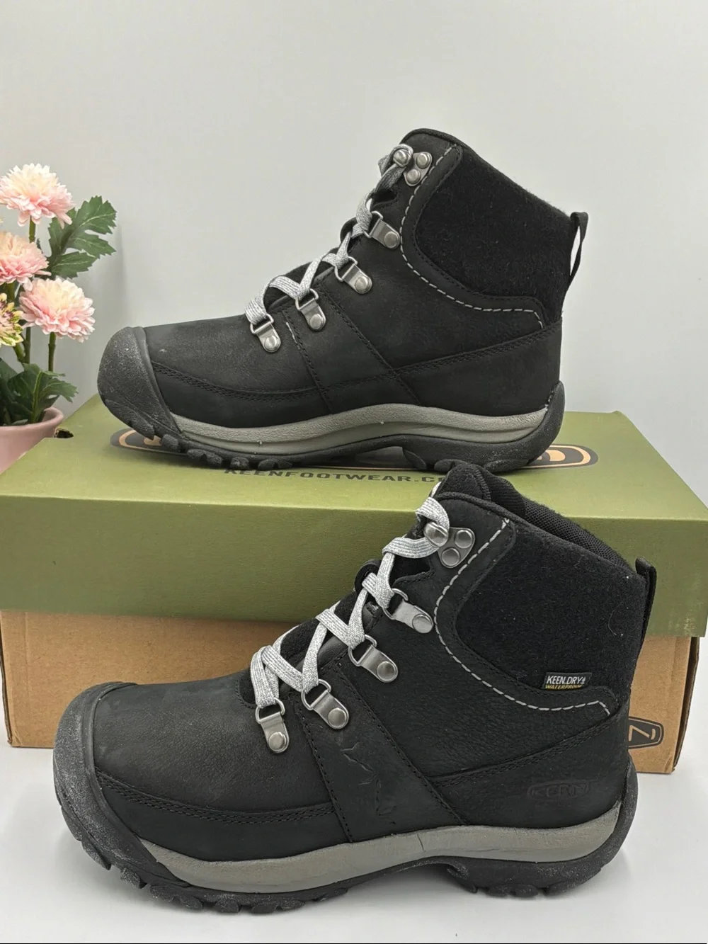 KEEN Women’sKaci III Winter Mid Waterproof Boot